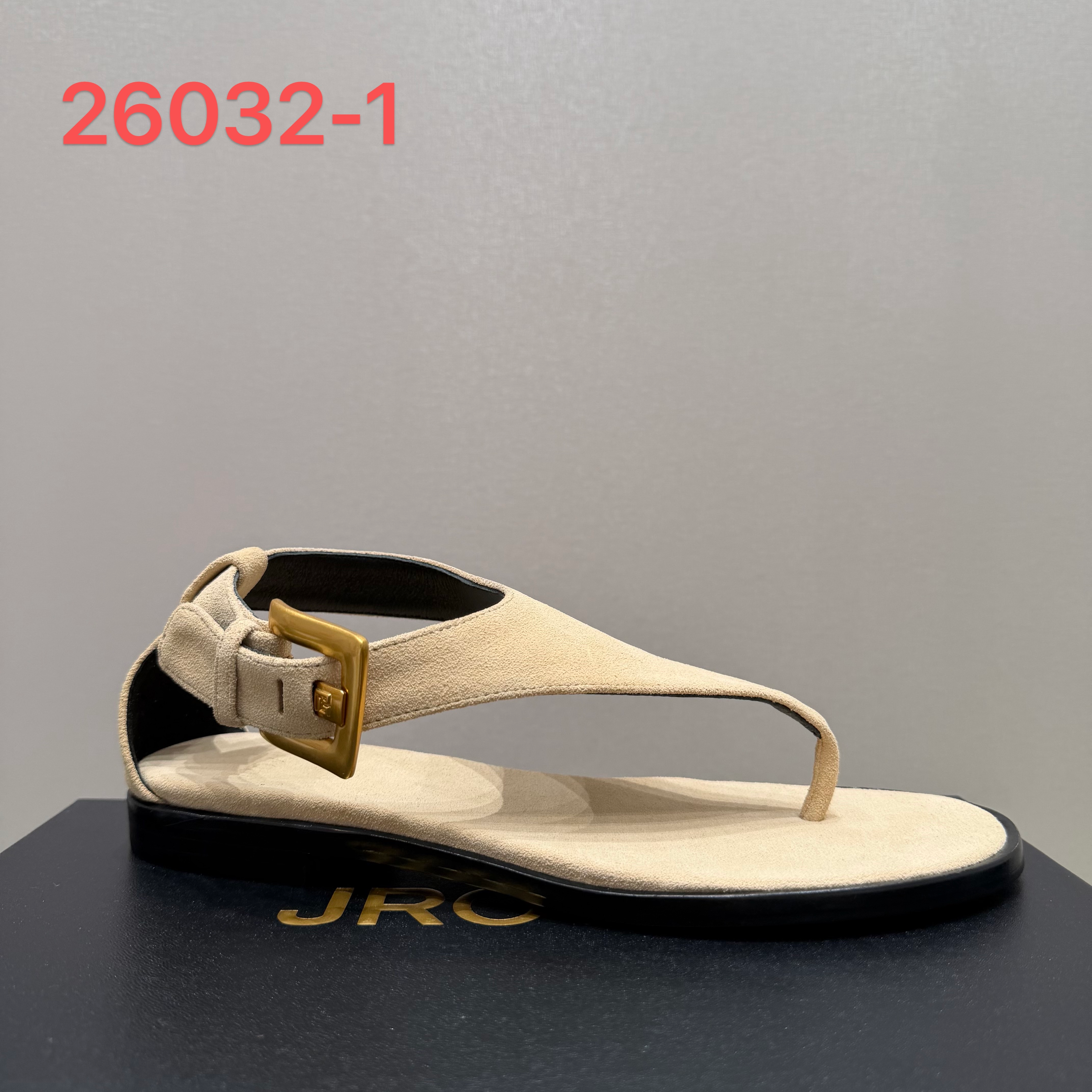 Flat sandals