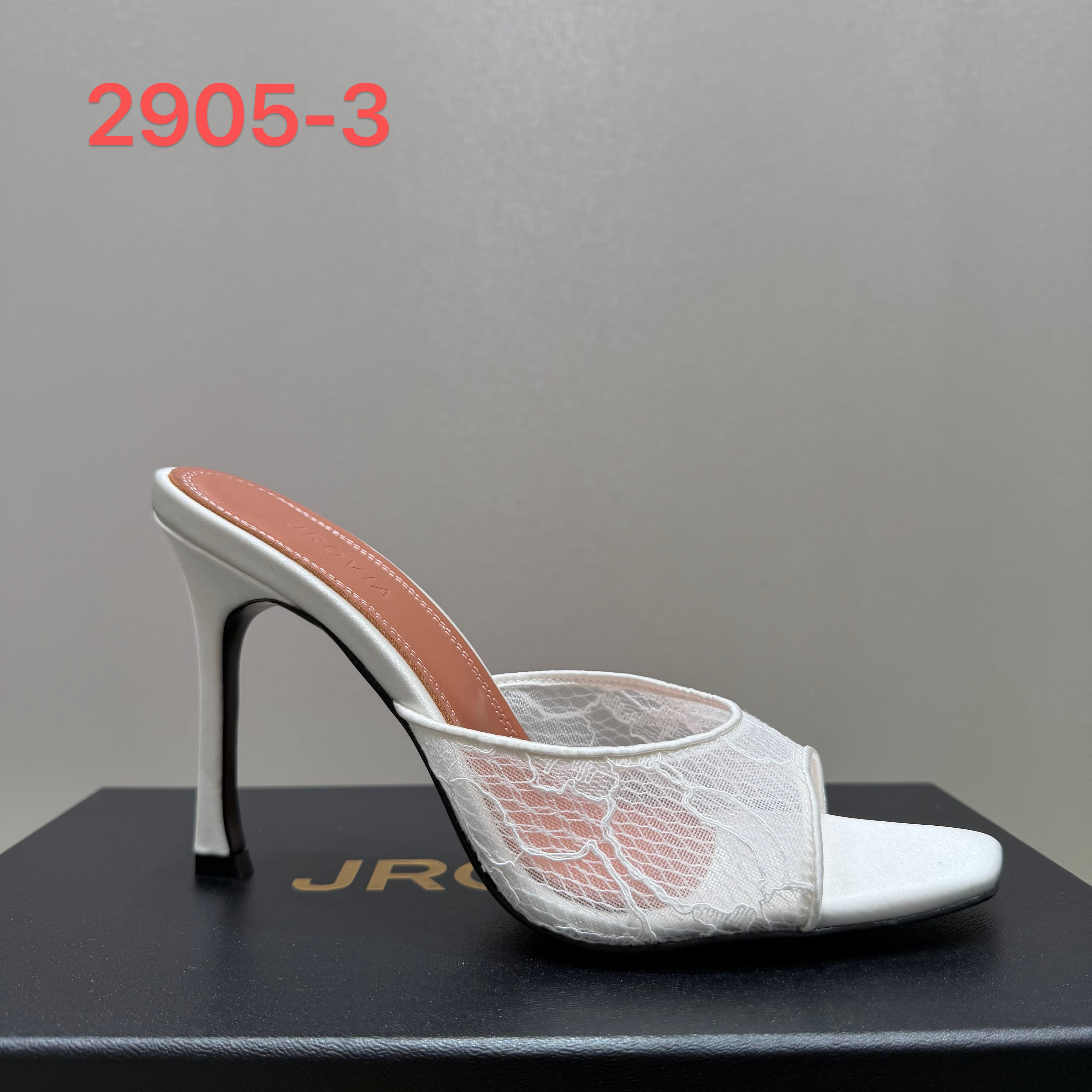 High-heeled sippers